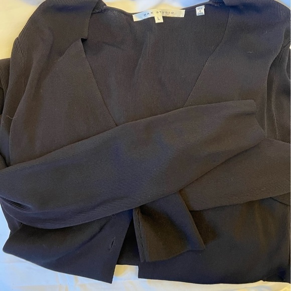 Max Studio long button down ribbed sweater. Front pockets on both sides. - Picture 5 of 5